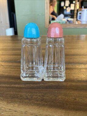Vintage Ribbed Glass Salt & Pepper Shakers W/Plastic Tops 3.5 in